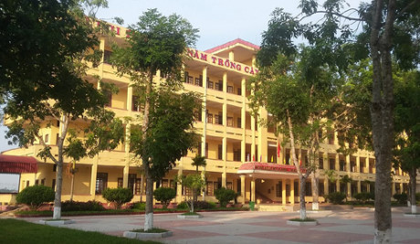 Trường THPT Dương Đình Nghệ đã đình chỉ học một tuần đối với nữ sinh tham gia đánh nhau.