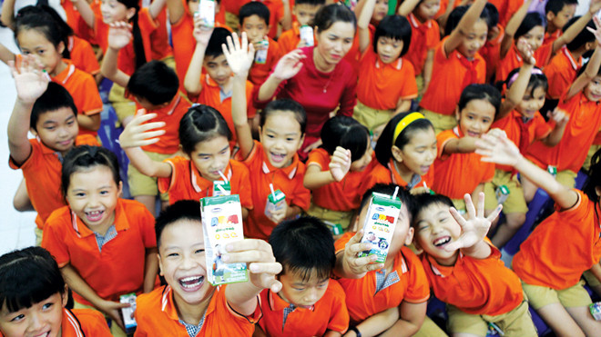 Sau gần 10 năm Vinamilk tiên phong bắt đầu phối hợp cùng các tỉnh thực hiện chương trình sữa học đường thì tổng số lượng học sinh được thụ hưởng từ chương trình là 380 ngàn em học sinh và tổng ngân sách trợ giá từ Vinamilk là 92 tỷ đồng.