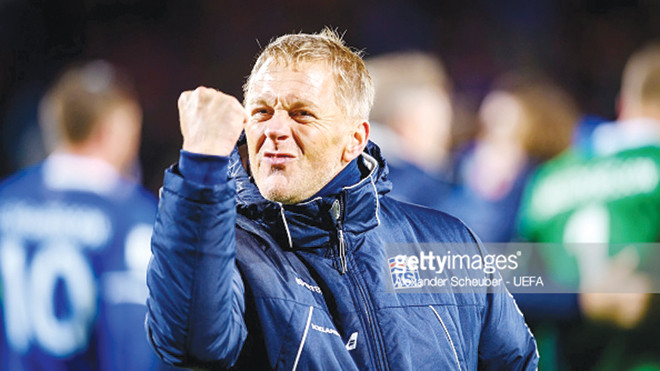 HLV Hallgrimsson được kỳ vọng sẽ tiếp tục giúp Iceland viết lên câu chuyện cổ tích ở vòng loại World Cup 2018. Ảnh: Getty Images