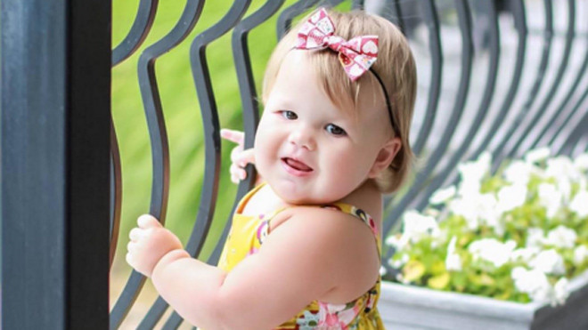 Cô bé 18 tháng tuổi kiếm bộn tiền 