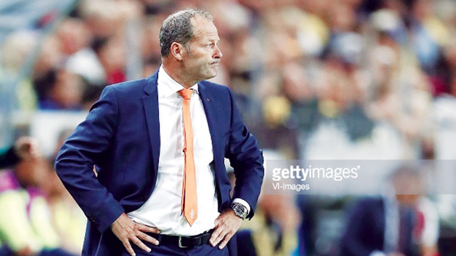 HLV Blind sẵn sàng cho màn thử thách của ĐT Hà Lan khi đối đầu với tuyển Pháp rạng sáng mai. Ảnh: GETTY IMAGES