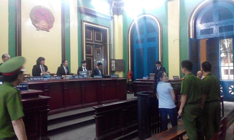 HĐXX tuyên trả hồ sơ, điều tra lại vụ án. Ảnh Việt Văn