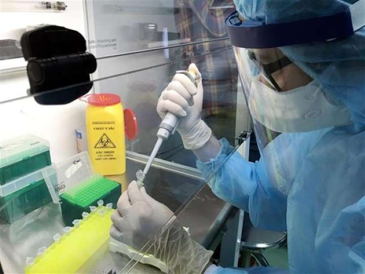 Huyết tương đang được thử nghiệm để điều trị bệnh nhân mắc COVID-19. Ảnh minh họa 