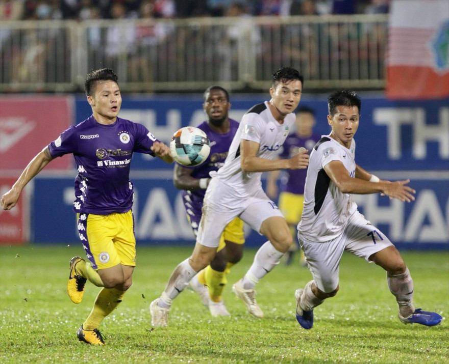 HAGL cần sự máu lửa của bầu Đức để đủ sức cạnh tranh với các đối thủ lớn. Ảnh: Hữu Phạm