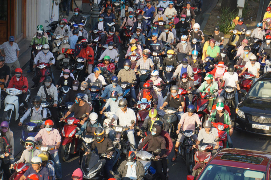 Các tuyến đường cửa ngõ sân bay Tân Sơn Nhất thường xuyên ùn tắc dịp tết. Ảnh: Ngô Bình