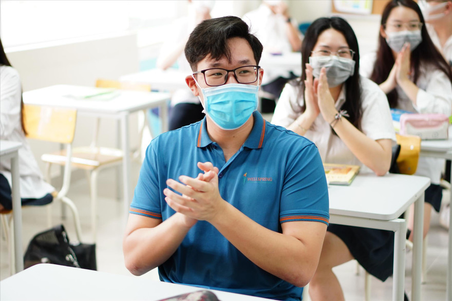 Học sinh, sinh viên sẽ phải đeo khẩu trang khi đến lớp. Ảnh: Diệp An