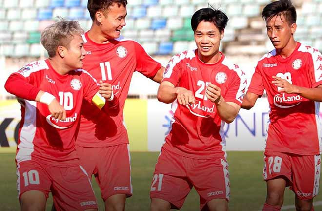 V-League sẽ phải dừng để chống dịch. Ảnh: HỮU PHẠM 