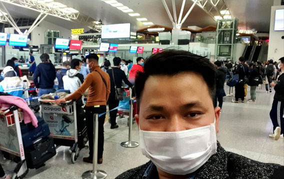 Anh Vũ Đức Lượng vui mừng khi từ Hàn Quốc về Việt Nam. Ảnh: U.P