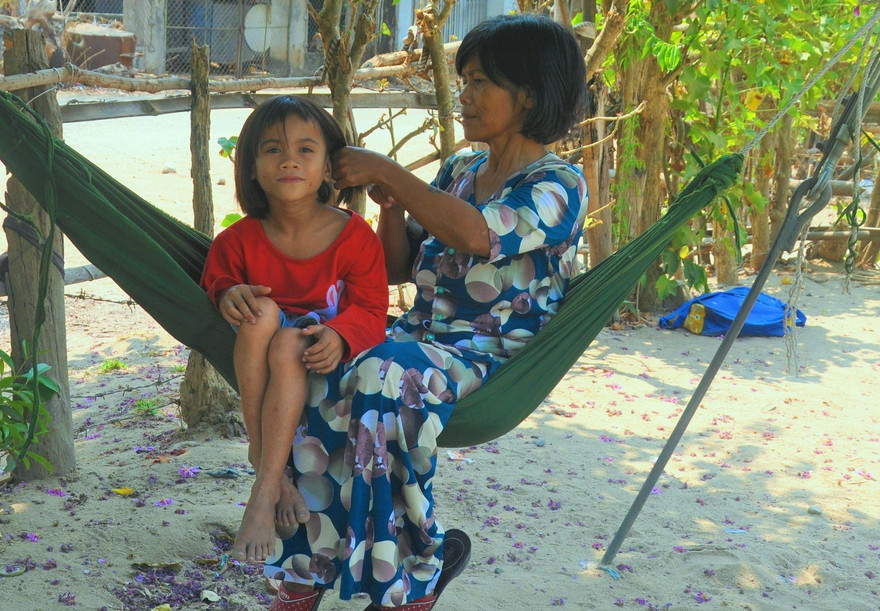 Bà Nay Huỳnh và con gái nuôi Nay Thương