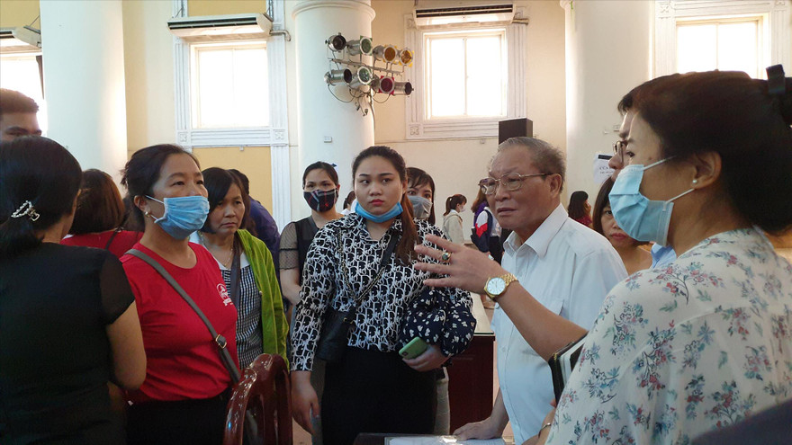 Ông Hà Đức Trụ, Phó Hiệu trưởng ĐH KD&CN tại buổi đối thoại với sinh viên hôm 26/9 