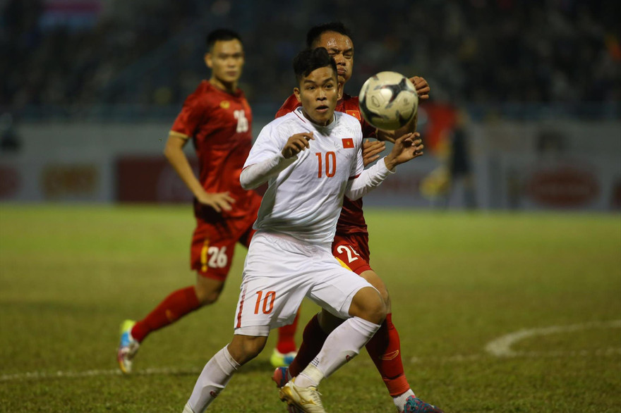 U22 Việt Nam cho thấy sự tự tin nhất định trước các đàn anh ở đội tuyển Việt Nam. Ảnh: Anh Tú 