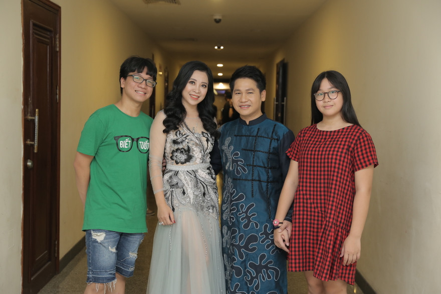 Gia đình nhỏ của Trọng Tấn với 2 con đều đang theo học tại Học viện Âm nhạc Quốc gia