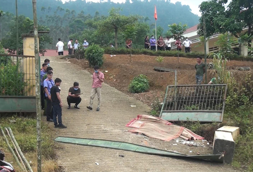 Hiện trường vụ sập cổng trường đè chết 3 học sinh, 3 em nhập viện cấp cứu 