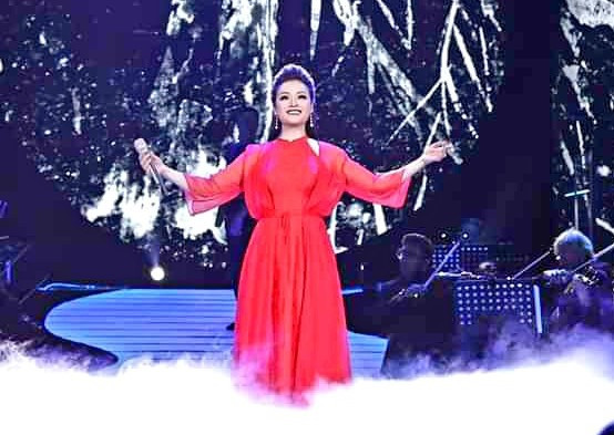 Tân Nhàn biểu diễn trong liveshow Trở về 