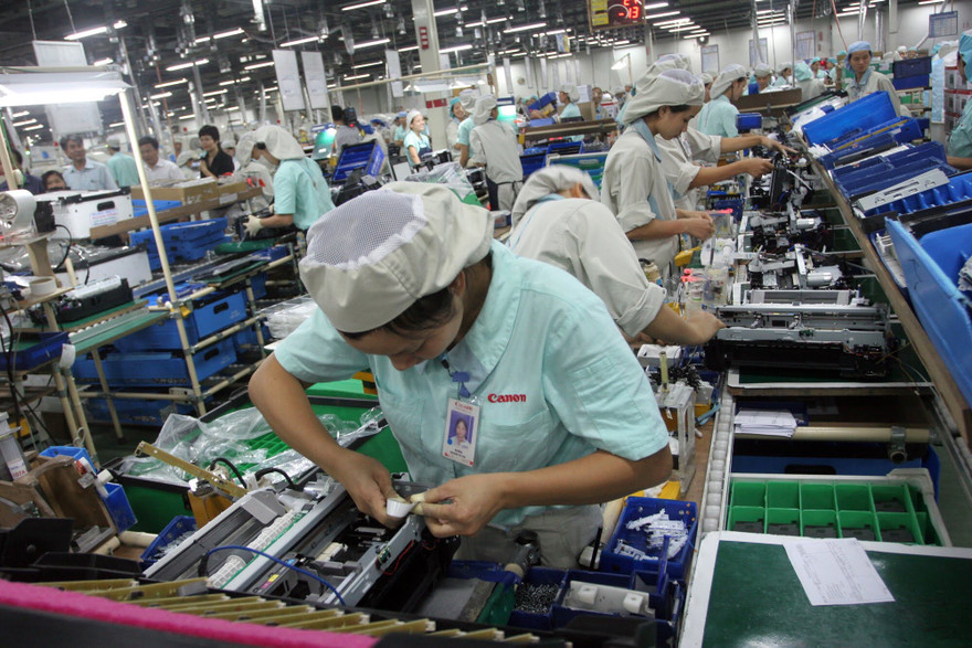 Năm 2020, Việt Nam đã vượt qua nhiều thách thức để đạt được hiệu quả kinh tế cao so với nhiều nước trên thế giới. Ảnh: NHư ý