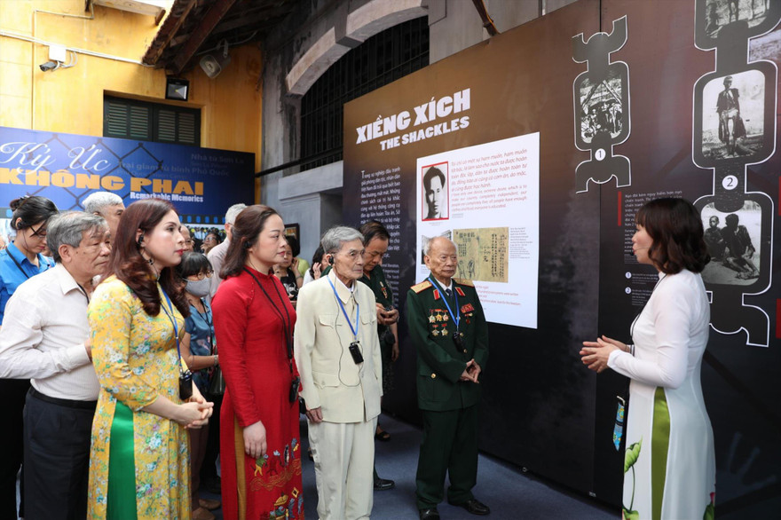 Áp dụng chính sách ưu đãi để hút khách tới Nhà tù Hỏa Lò. Ảnh: NHƯ Ý 