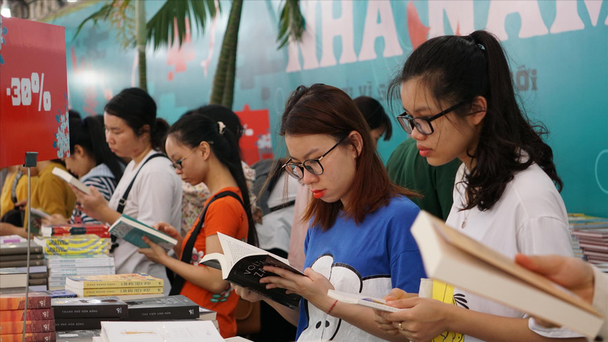 Còn thiếu vắng sách lịch sử hấp dẫn bạn đọc trẻ. Ảnh: TOAN TOAN 