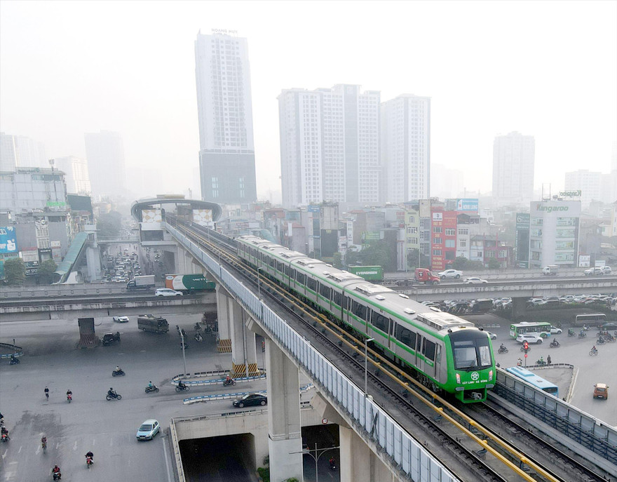 Các đoàn tàu tuyến đường sắt Cát Linh - Hà Đông chạy thử để nghiệm thu từ ngày 12/12. Ảnh: Như Ý