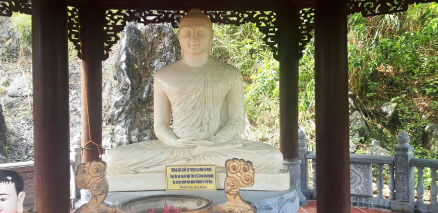  Tượng Thích Ca Mâu Ni trong khu du lịch Tuyền Lâm được công nhận kỷ lục quốc gia nhưng vi phạm về xây dựng. Ảnh: PXD