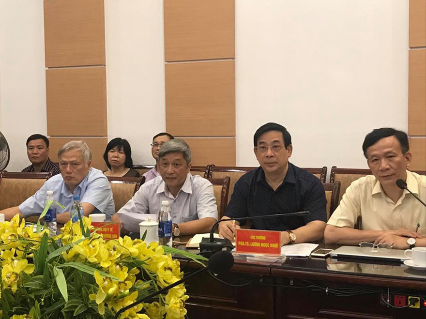 Lãnh đạo Bộ Y tế và các chuyên gia đầu ngành hội chẩn ca bệnh 91. Ảnh: T.H 