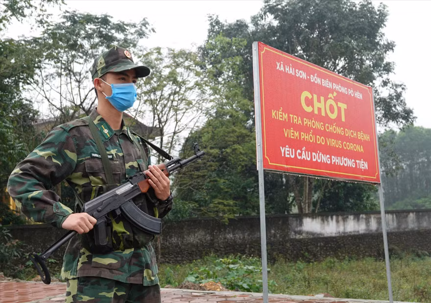 Chốt chống dịch COVID-19 trên tuyến biên giới Quảng Ninh. Ảnh: Nguyễn Minh 