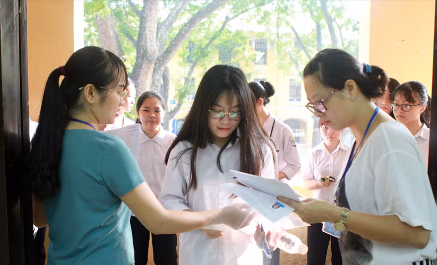 Nhiều giáo viên cho rằng, nên giảm độ khó và đề thi chính thức phải bám sát đề minh họa năm nay. Ảnh: Như Ý 