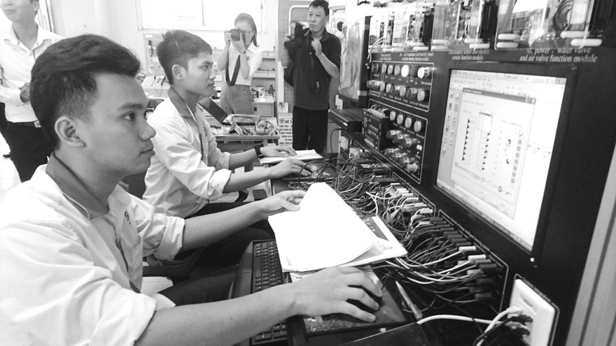 Hiện đa số học sinh, sinh viên học nghề sau khi tốt nghiệp đều có việc làm ngay với mức thu nhập tốt. Ảnh minh hoạ: Phạm Thanh 