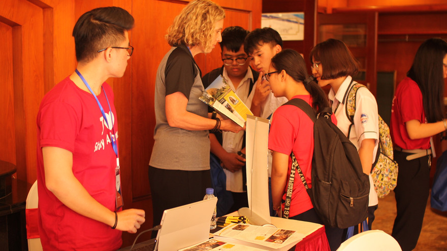 Du học sinh Việt Nam đang phải hứng chịu những bất ổn do ảnh hưởng của dịch COVID-19