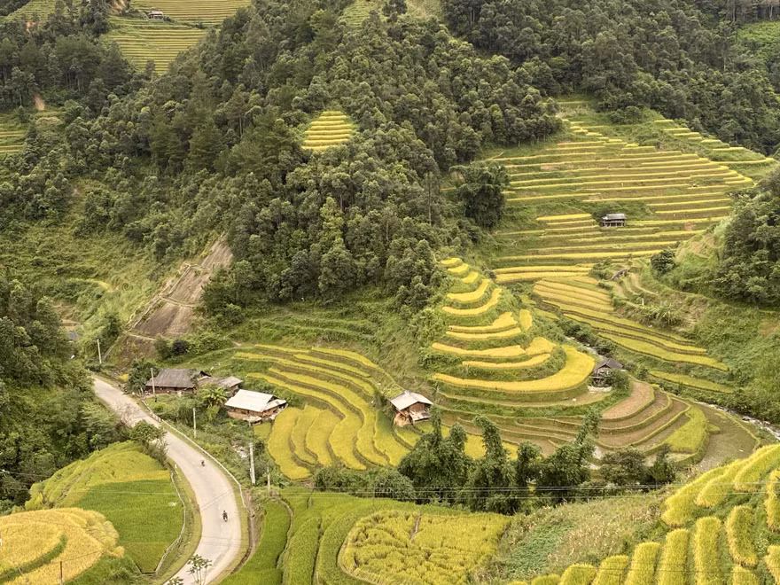 Một cảnh trên đường đi Mù Cang Chải. Ảnh trong trang: Lê Xuân Sơn 