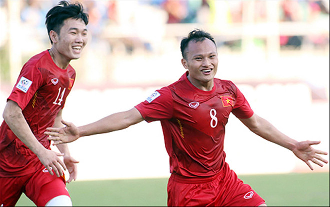 Trọng Hoàng tạm chia tay tuyển Việt Nam để cưới vợ