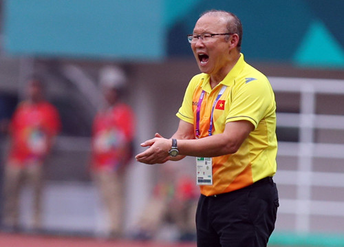 HLV Park Hang-seo chỉ đạo các học trò thi đấu ở Asiad vừa qua - nơi Việt Nam lần đầu giành quyền vào bán kết kể từ khi trở lại hội nhập. Ảnh: Đức Đồng - Vnexpress 