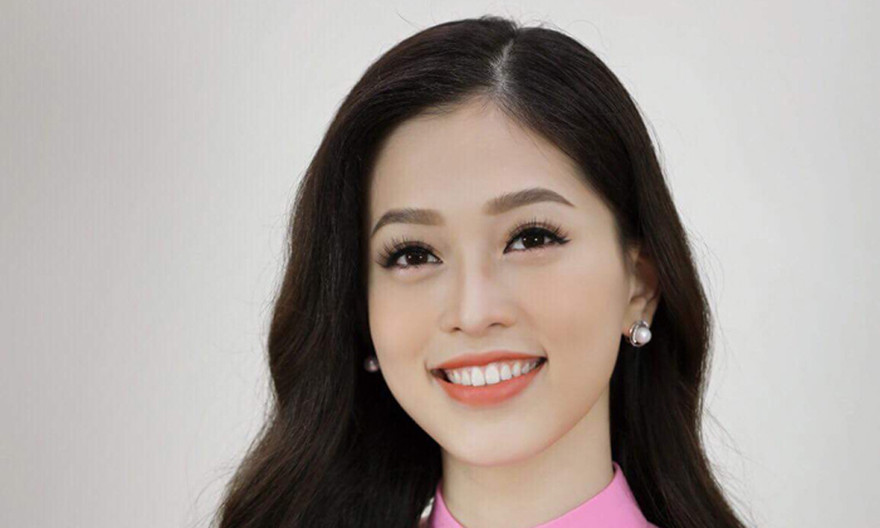 Á hậu 1 Bùi Phương Nga luôn tươi tắn, gây thiện cảm cho người đối diện. Ảnh: MẠNH THẮNG