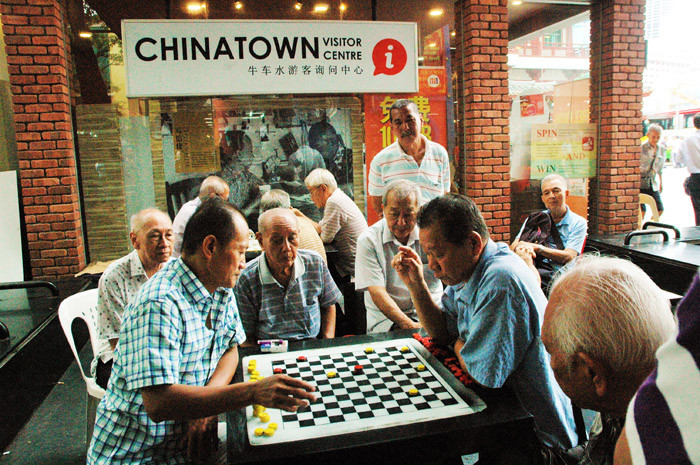 Đánh cờ mỗi ngày. Ảnh: Trần Nguyễn Anh 