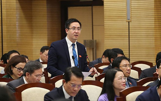 Ðại biểu Vũ Ngọc Anh chất vấn 