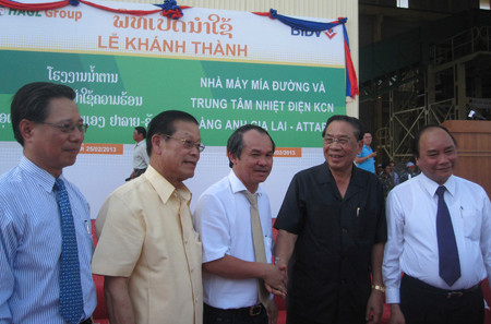 Bầu Ðức với các yếu nhân, TBT, Phó Thủ tướng CHDCND Lào