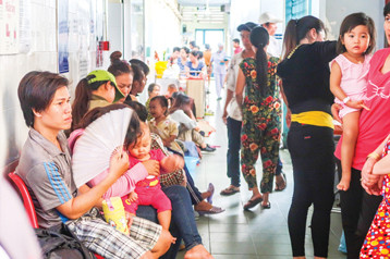 Quá tải bệnh nhi tay chân miệng, sởi, sốt xuất huyết Ảnh: PV