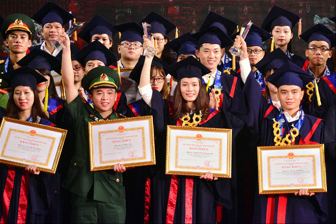  Các thủ khoa xuất sắc trong lễ tuyên dương năm 2016 