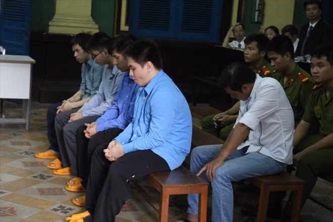 Phạm Sỹ Hoài Như (áo trắng, hàng ghế sau) tại phiên tòa phúc thẩm trước đây. Ảnh: Tân Châu 