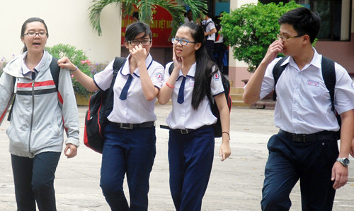 Học sinh trường THPT Nguyễn Thượng Hiền thi thử THPT quốc gia năm 2015. Ảnh: Nguyễn Duy/ VnExpress