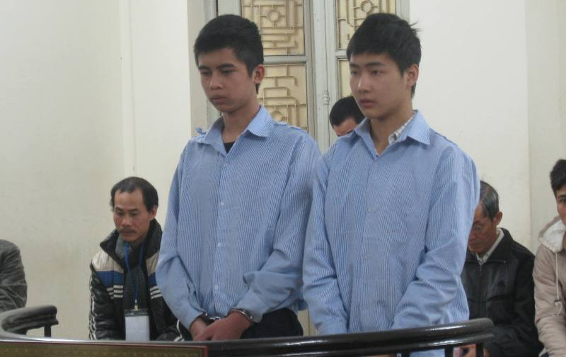 Hai bị cáo trong phiên xử ngày 2/3. Ảnh: BH