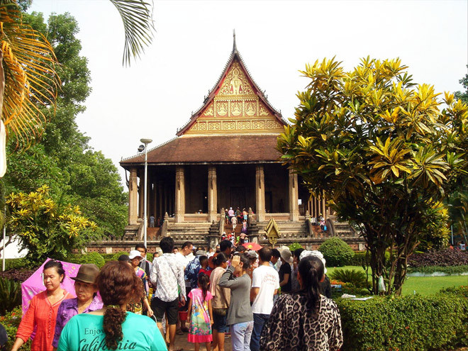 Viếng chùa cổ linh thiêng