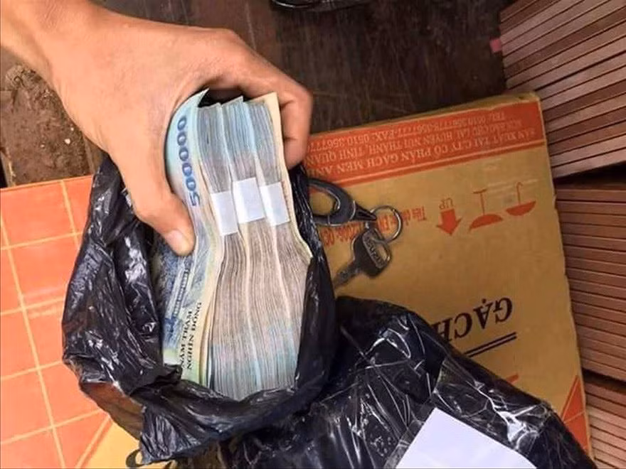 Tiền giả được các chủ shop giới thiệu trên mạng 