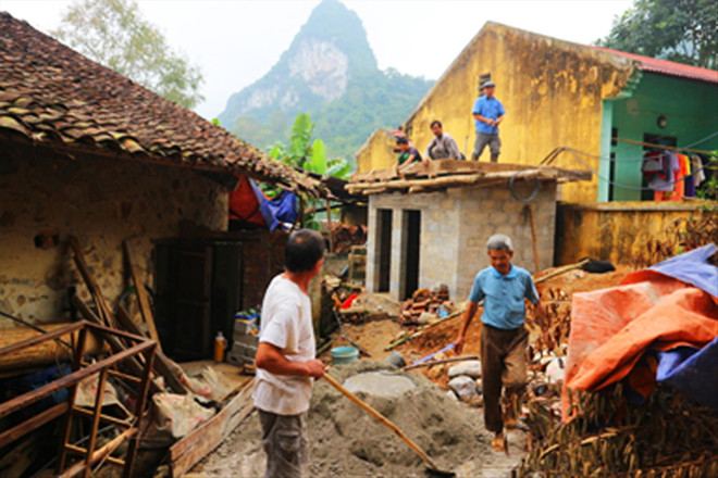 Đồng bào Quảng Uyên nô nức làm nhà vệ sinh