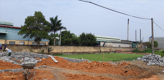 Nước thải, khói thải của Cty TNHH MS VINA gây ô nhiễm ảnh hưởng đến người dân. Ảnh: Hoàng Lam 