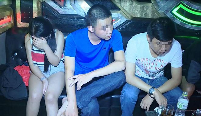 Hiện trường vụ tạm giữ gần 60 người tại quán karaoke Hoàng Phúc 