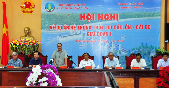 Thứ trưởng Bộ NN&PTNT Hoàng Văn Thắng (đứng) phát biểu. Ảnh: Hòa Hội