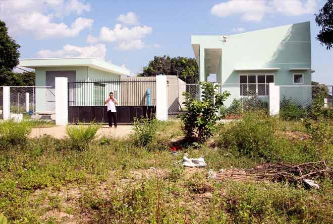 Trạm tăng áp ở trung tâm huyện Ia Pa không hoạt động. Ảnh: T.L 