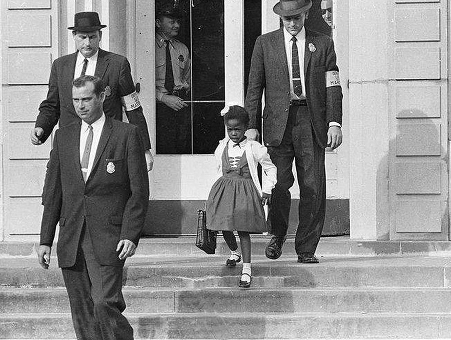 Ruby Bridges được đặc vụ liên bang hộ tống từ trường tháng 11/1960