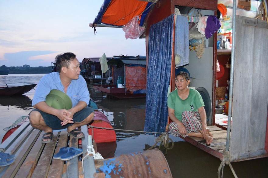 Ông Nguyễn Văn Hường hỏi thăm cuộc sống của gia đình cô Nguyễn Thị Minh