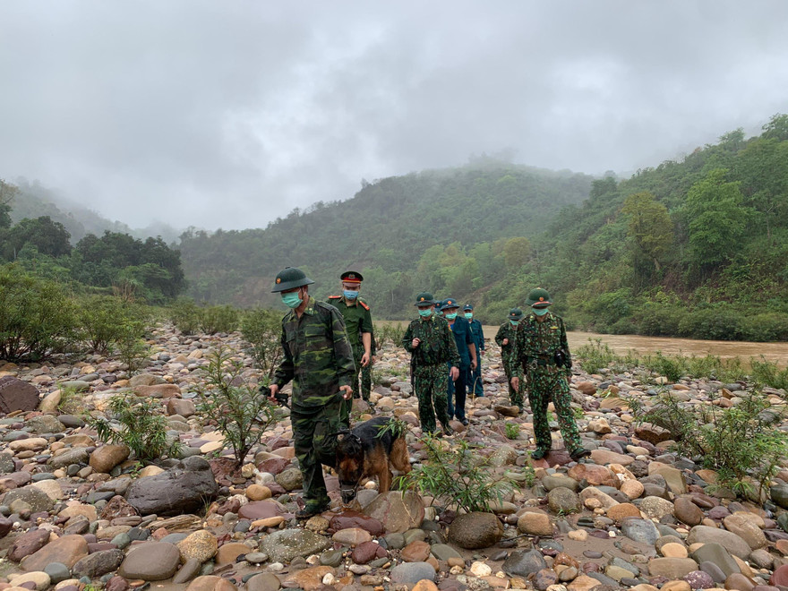 Các chiến sỹ Đồn Biên phòng Mỹ Lý tăng cường tuần tra đường biên